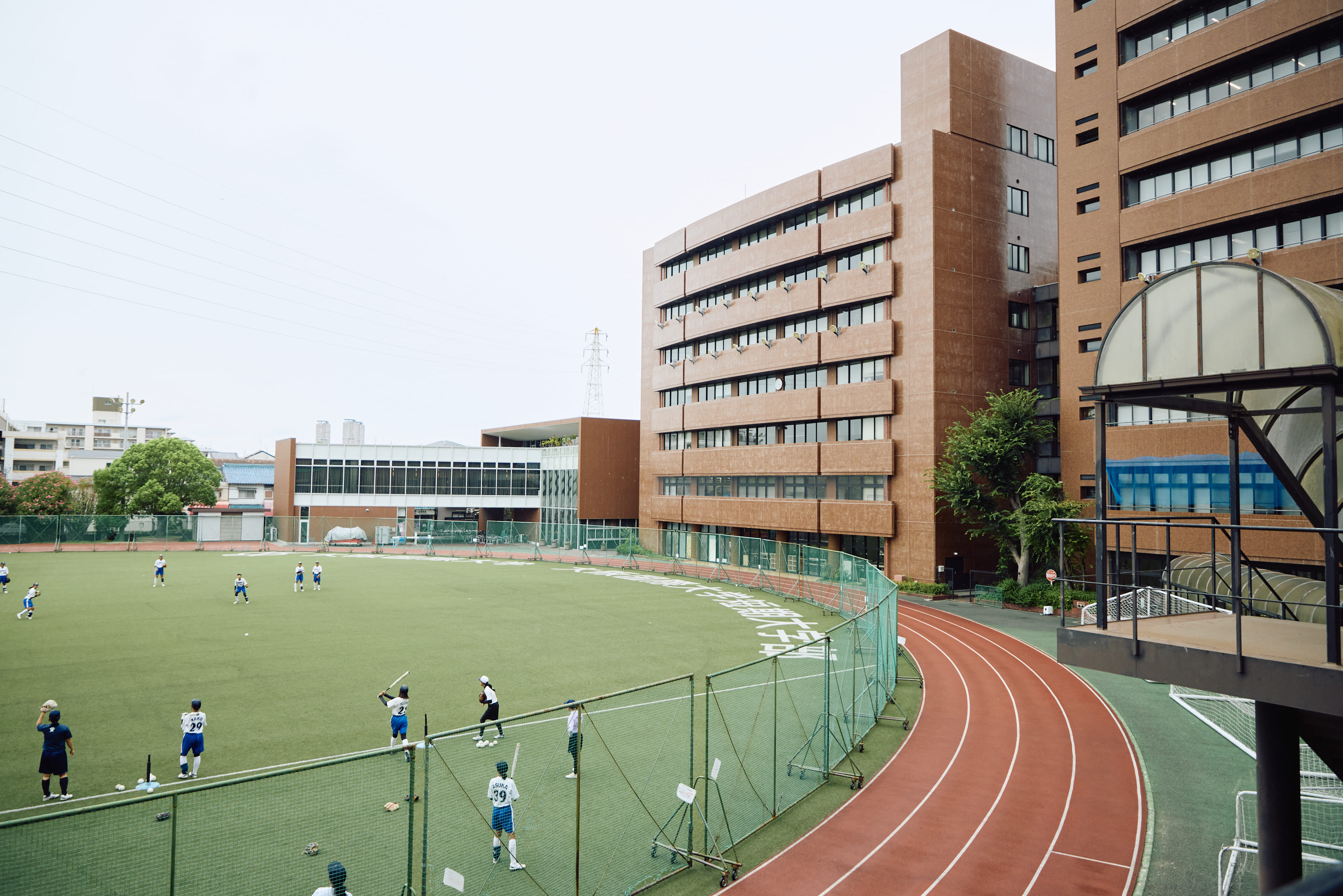 大学の外観画像
