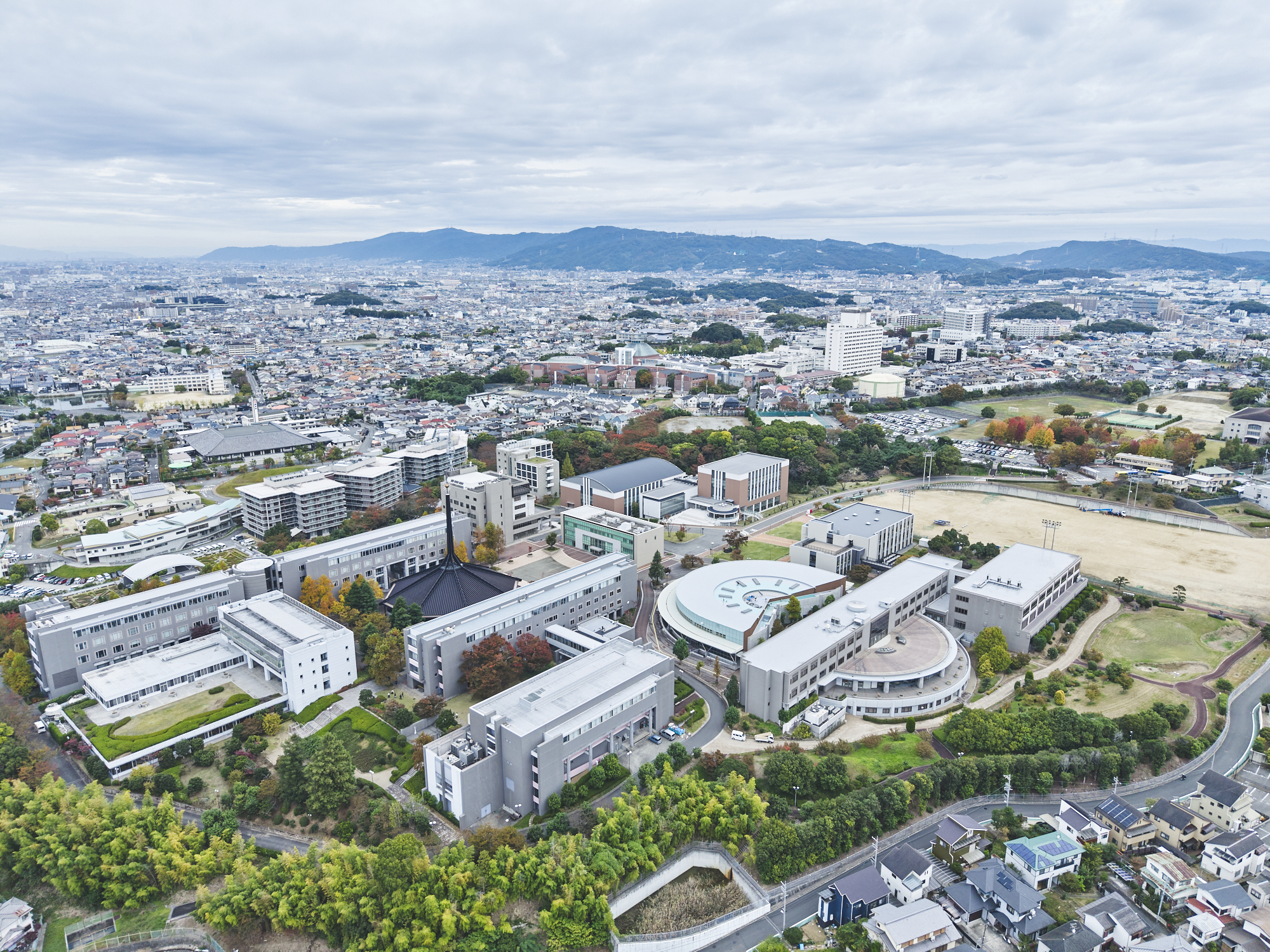 大学の外観画像